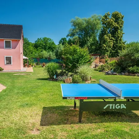 Πανσιόν Statek U Dubu *