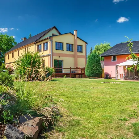 Πανσιόν Statek U Dubu