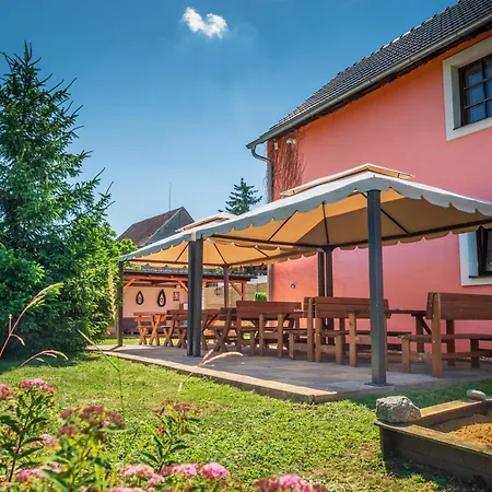 Πανσιόν Statek U Dubu *